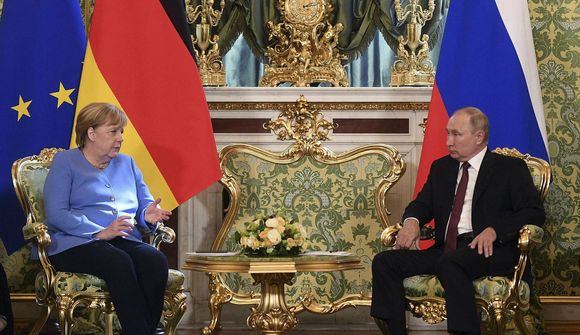 Merkel bað Pútín um að náða Alexei Navalní
