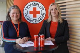 Kristín S. Hjálmtýsdóttir, framkvæmdastjóri Rauða krossins á Ísland og Anna Regína Björnsdóttir, forstjóri Coca-Cola á …