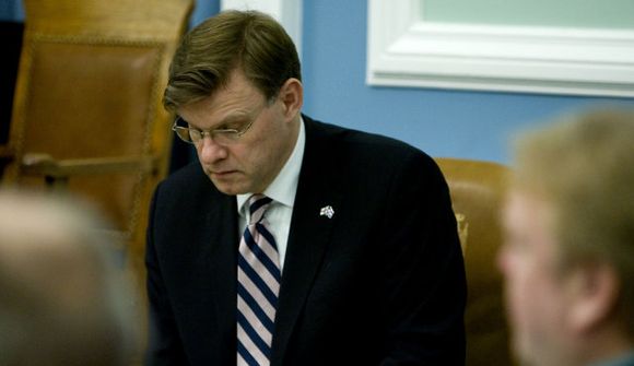 Sett fram til að knýja fram stjórnarslit