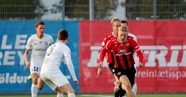 Helgi Guðjónsson á fleygiferð gegn KR-ingum.