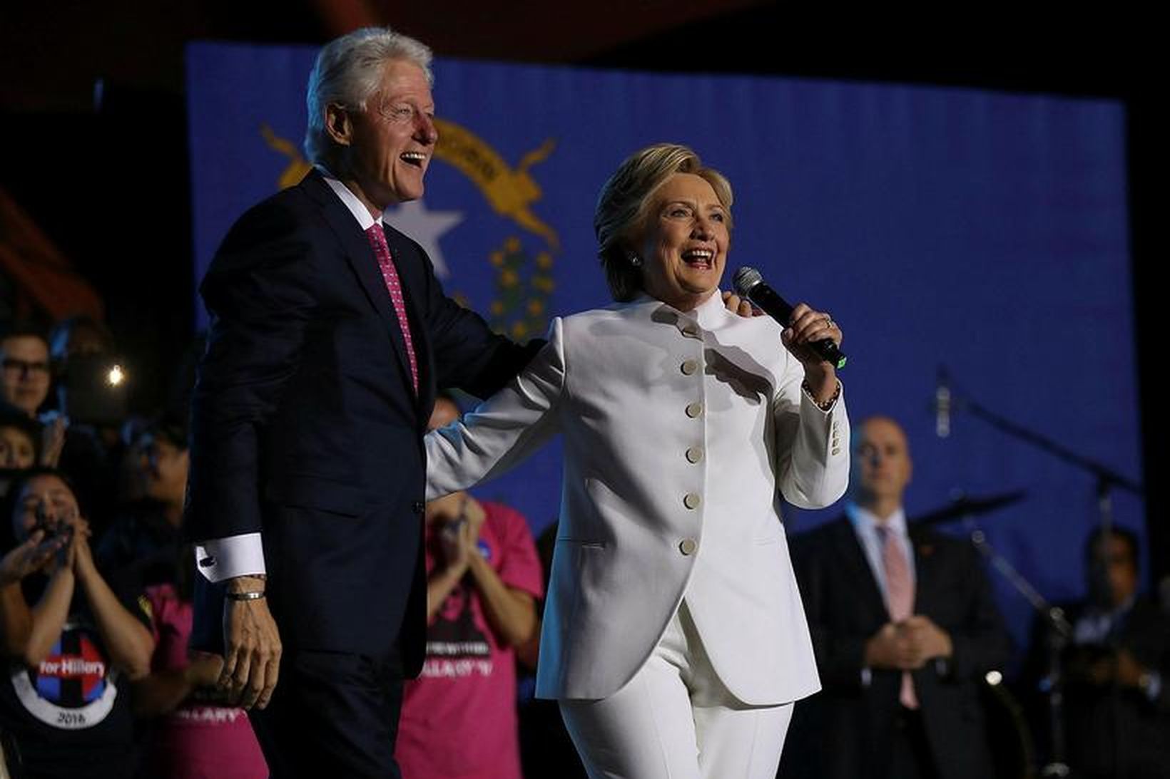 Bill Clinton, fyrrverandi forseti Bandaríkjanna og Hillary Clinton, frambjóðandi Demókrataflokksins. …