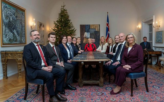 Ný ríkisstjórn Samfylkingar, Viðreisnar og Flokks fólksins á ríkisráðsfundi.