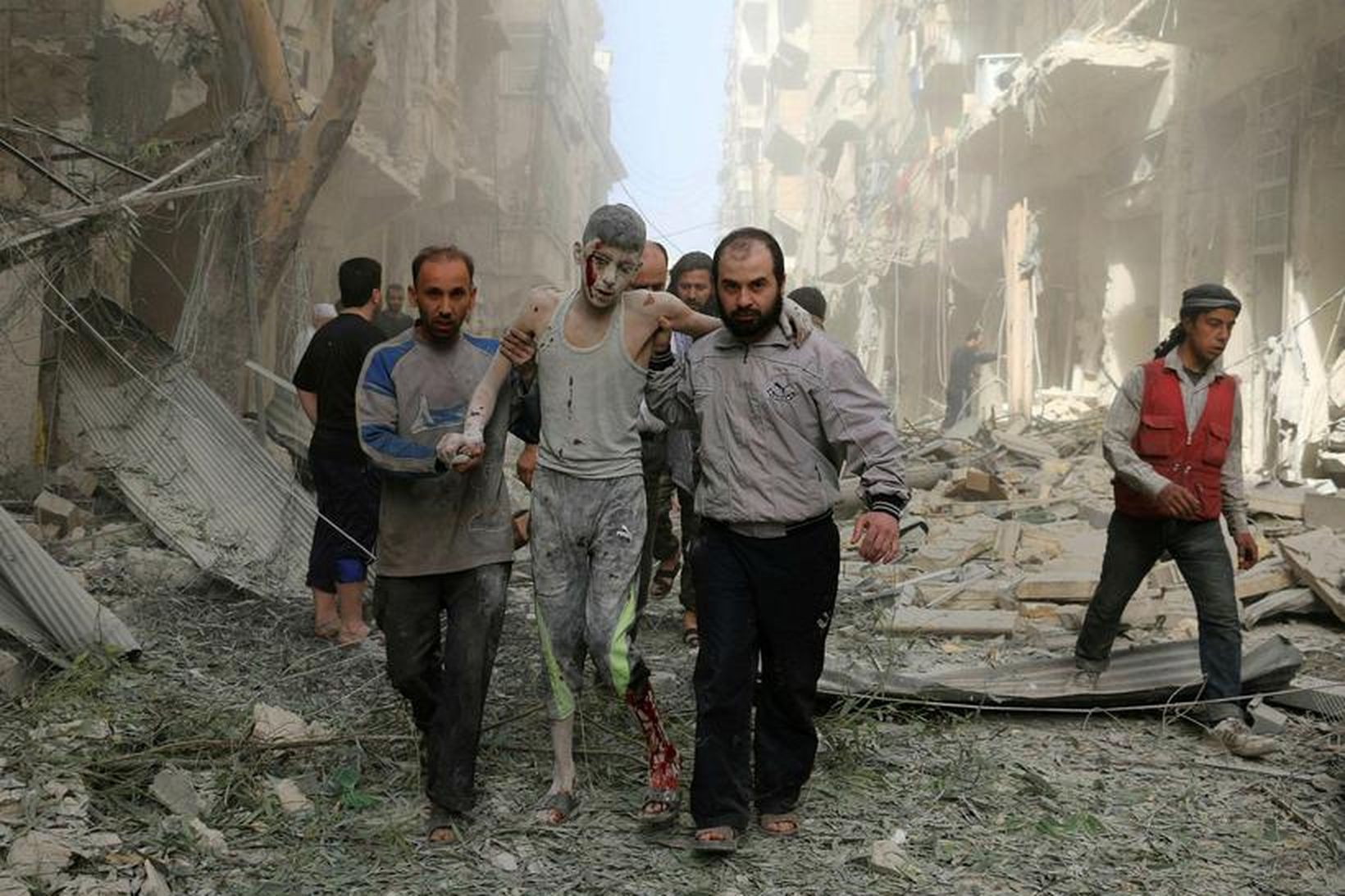 Frá Aleppo á þriðjudaginn. Eyðileggingin er gríðarleg.