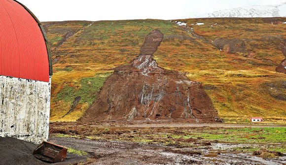 Ákvörðun tekin um rýmingar klukkan sex