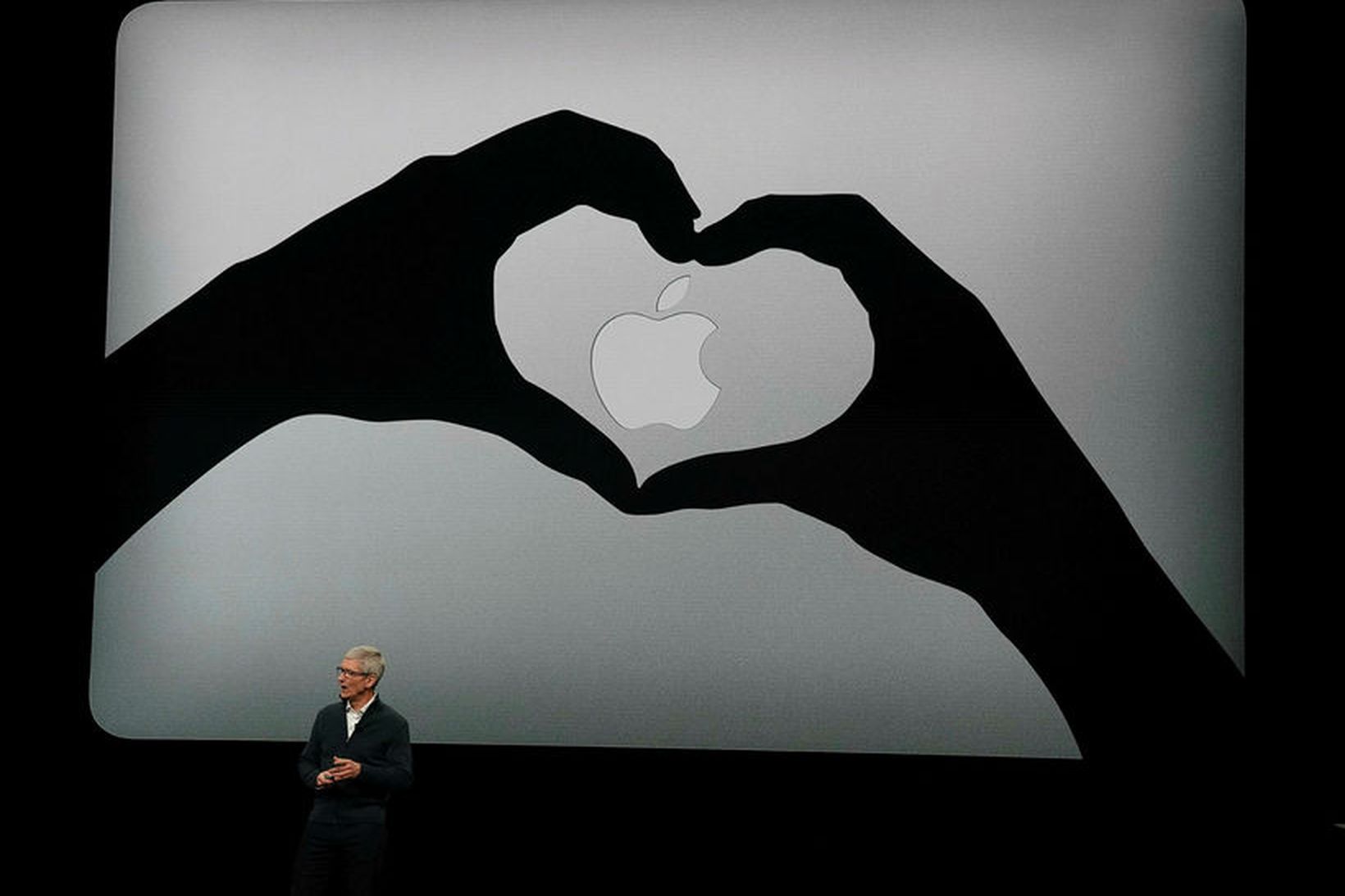 Tim Cook, forstjóri Apple, á kynningarfundi fyrirtækisins 30. október sl.