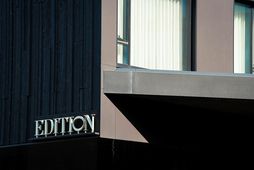 Tvennt fannst látið á hótelherbergi á Edition hotel. Grunur leikur á því að þau hafi …