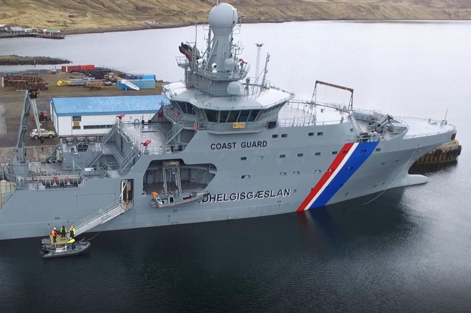 Varðskipið Þór verður til taks vegna veðurviðvaranna á Austfjörðum í …