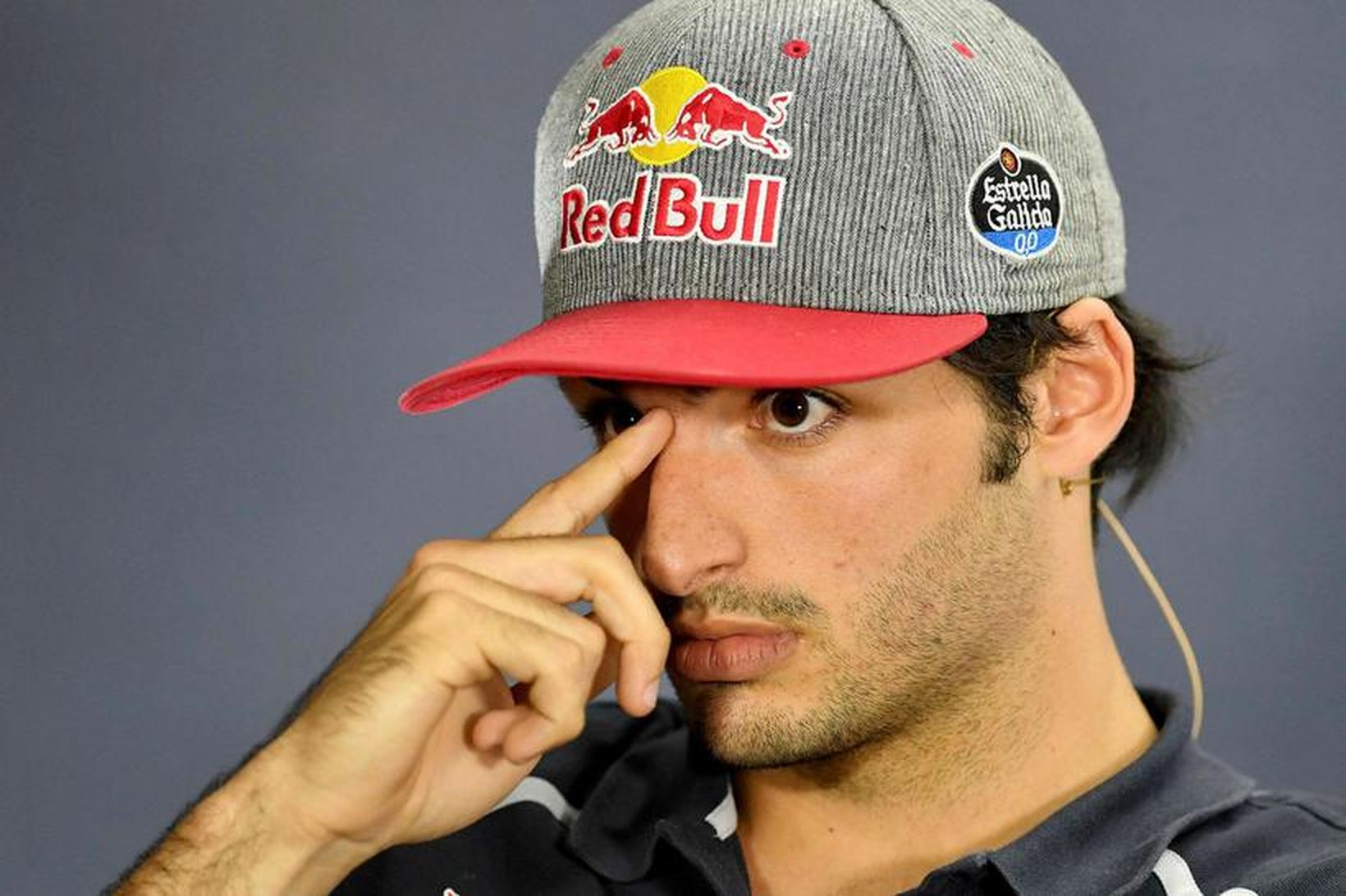 Carlos Sainz verður áfram hjá Toro Rosso á næsta ári, …