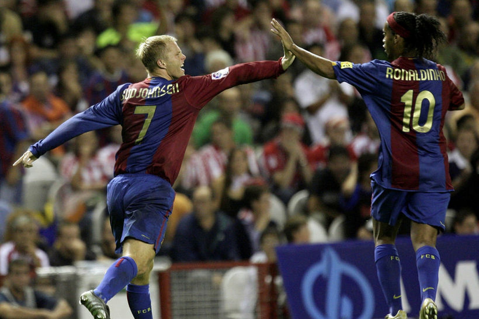 Eiður Smári Guðjohnsen og Ronaldinho á góðri stundu með Barcelona.