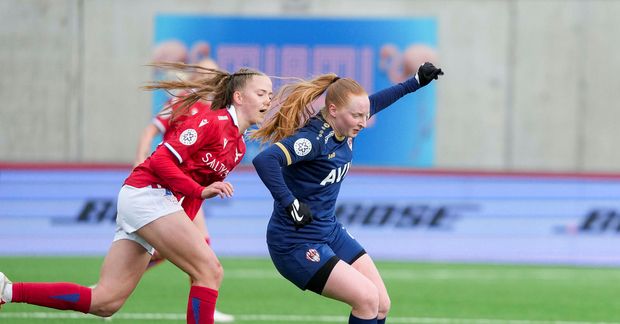 Þórdís Elva Ágústsdóttir með boltann í leiknum gegn Val.