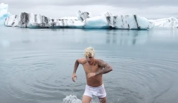 Bieber á brókinni í Jökulsárlóni