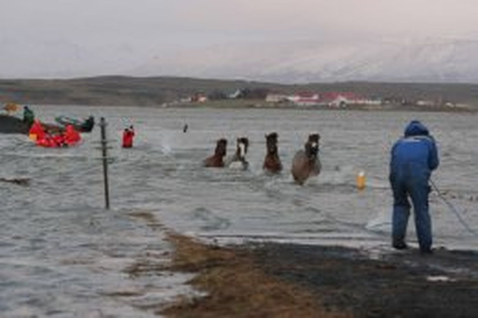 Mikil flóð urðu í ám í uppsveitum Árnessýslu fyrir tæpu …