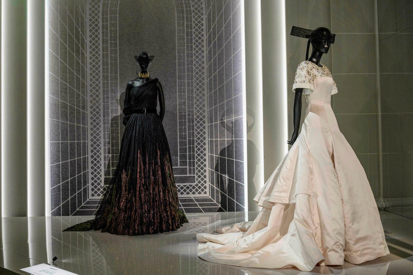 Yfir 300 hátískukjólar frá Dior eru til sýnis á Brooklyn …
