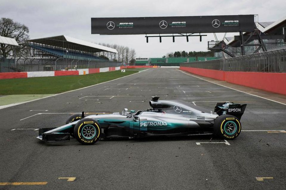 2017-bíll Mercedes, W08 EQ Power+, eftir frumsýninguna í Silverstone í dag.