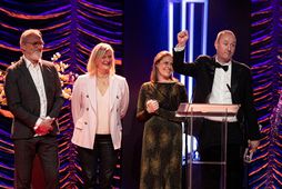 Ingvar Sigurðsson, Edda Arnljótsdóttir, Heather Millard og Rúnar Rúnarsson tóku við verðlaunum fyrir O (Hringur) …