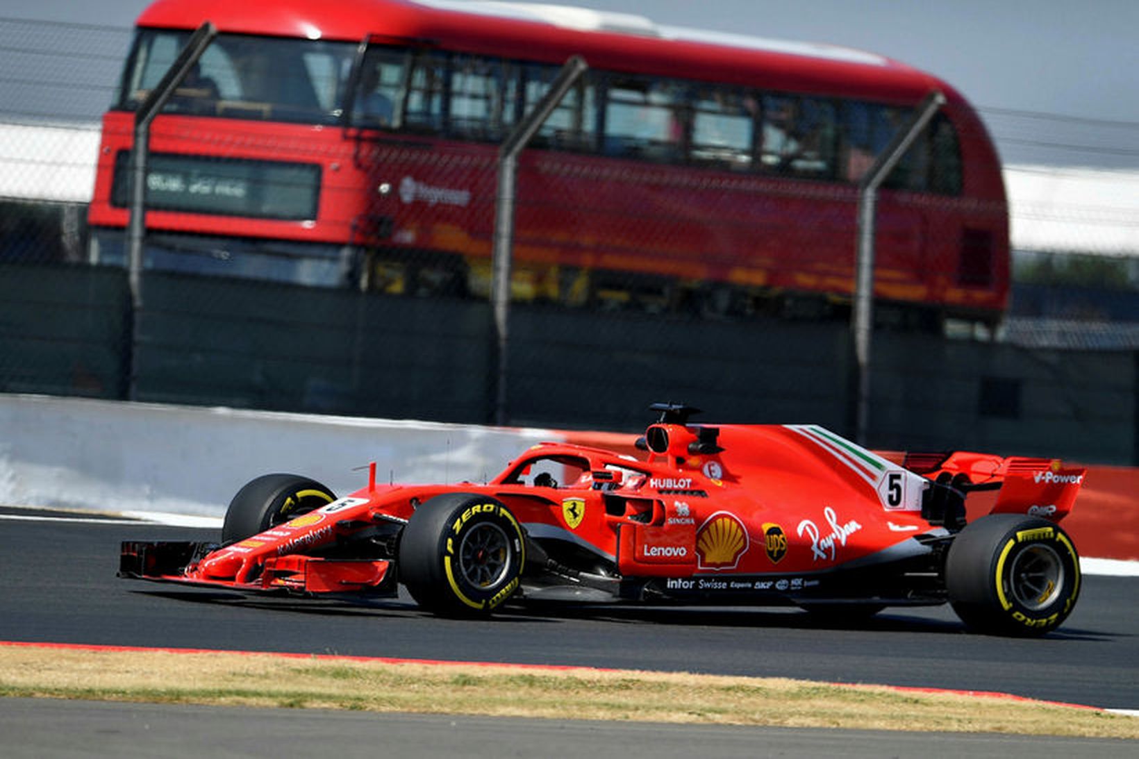 Sebastian Vettel er fljótari í förum á Ferrarifáknum en enskum …