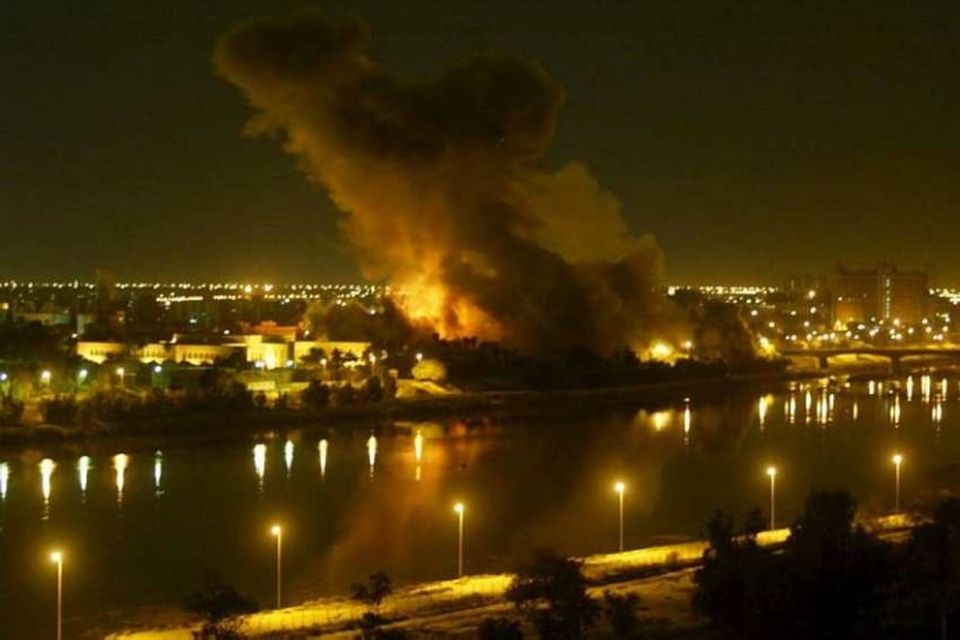 Eld- og reykhaf í Bagdad að kvöldi 20. mars 2003.