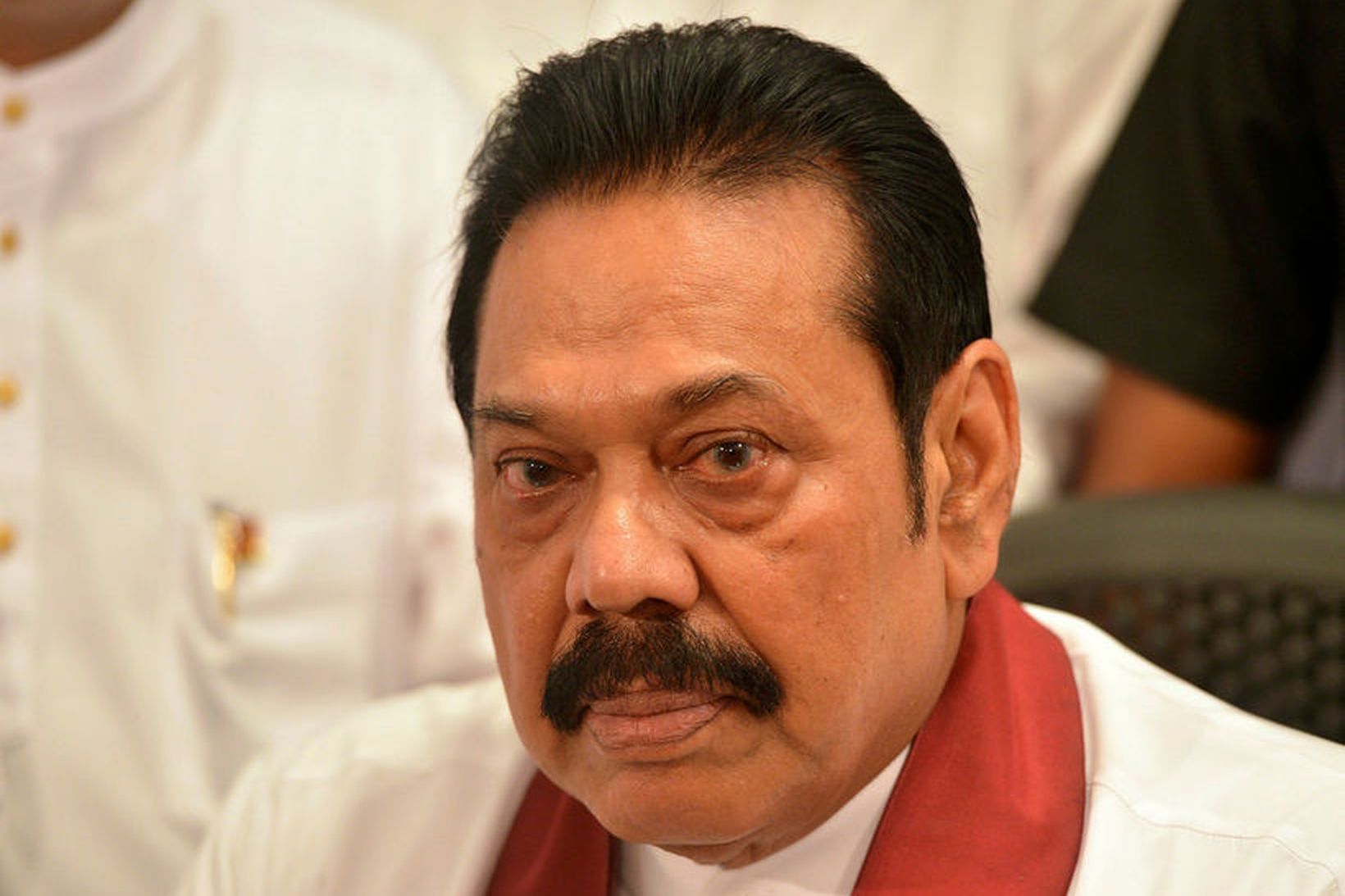 Mahinda Rajapaksa er kominn og farinn úr stóli forsætisráðherra.