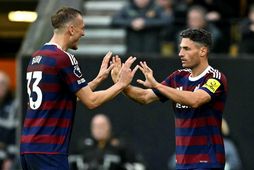 Fabian Schär, til hægri, skoraði sigurmarkið.