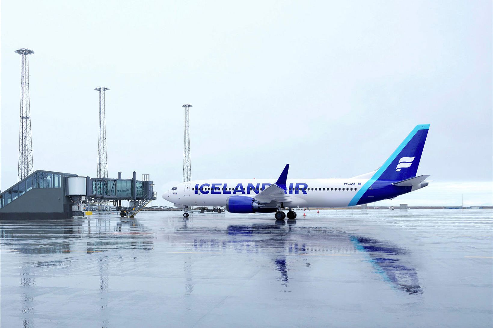 Flugvél Icelandair var snúið við vegna veðurs.