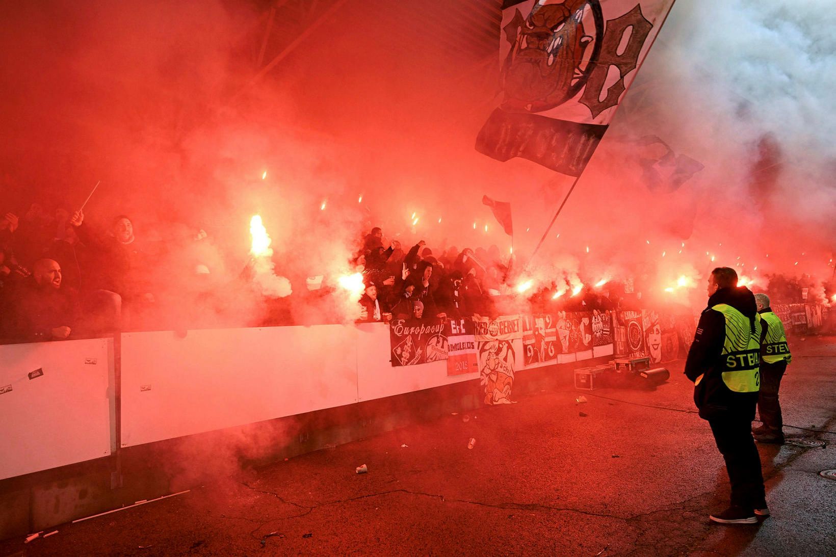 Frá leik HJK og Eintracht Frankfurt í Helsinki í Sambandsdeildinni …