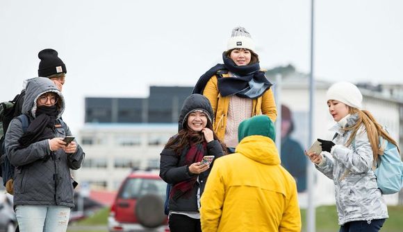 Hækkun virðisaukaskatts verði frestað