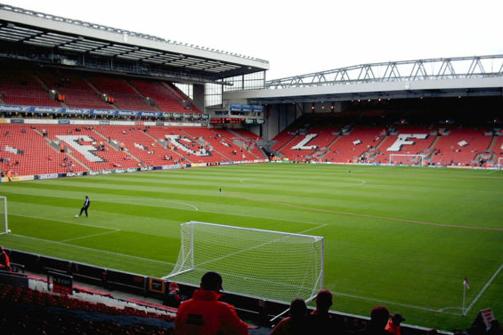 Anfield, heimavöllur Liverpool.