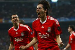 Yossi Benayoun fagnar marki með Liverpool.