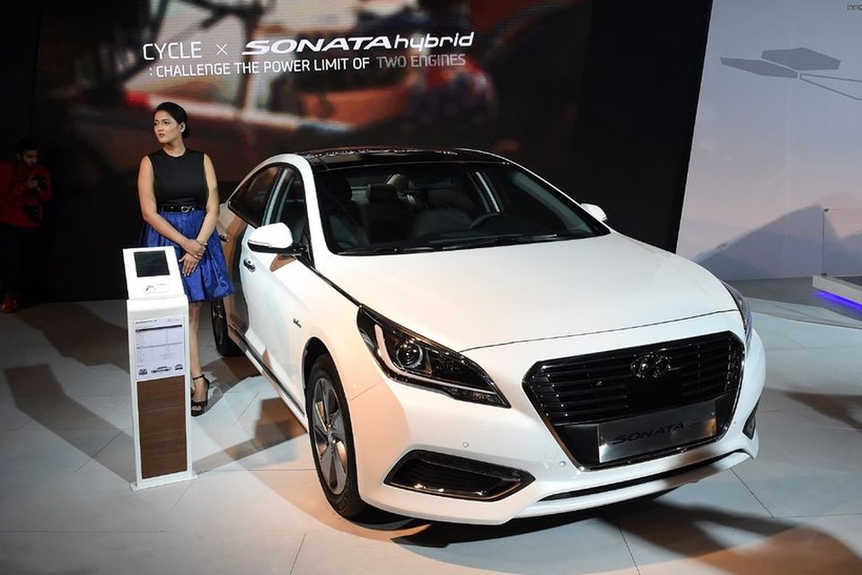 Tvinnbíllinn Sonata frá Hyundai á indversku sýningunni.