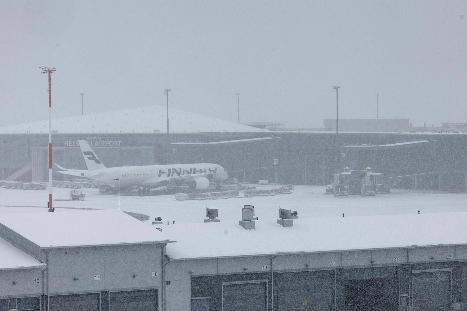 Farþegaþota Finnair á Helsinki-flugvelli þann 23. apríl.