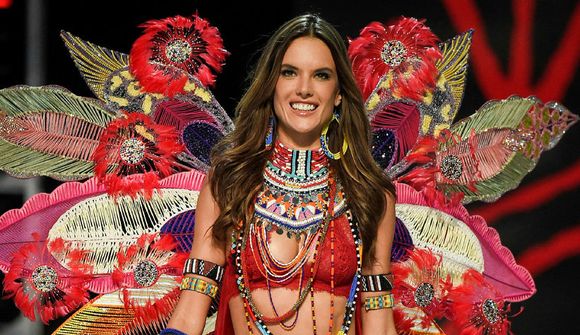 Ofurfyrirsætan Alessandra Ambrosio á Íslandi