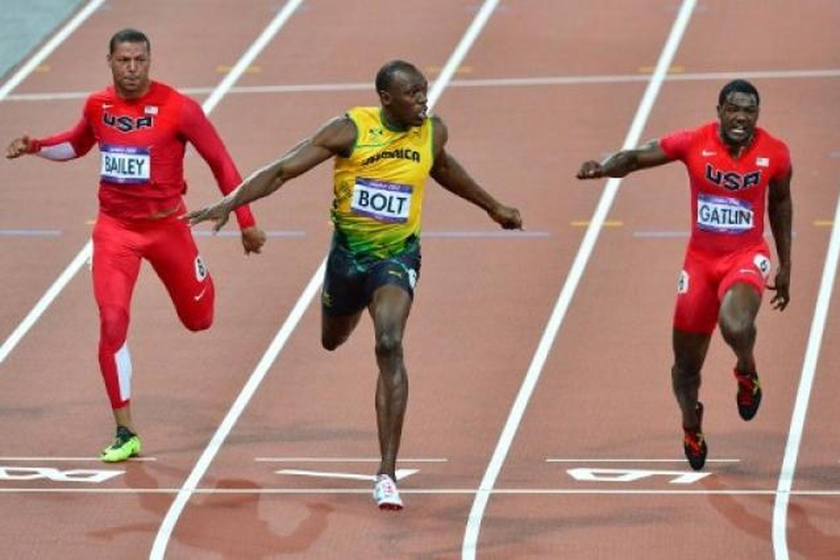 Usain Bolt með Bandaríkjamennina Ryan Bailey og Justin Gatlin sinn …