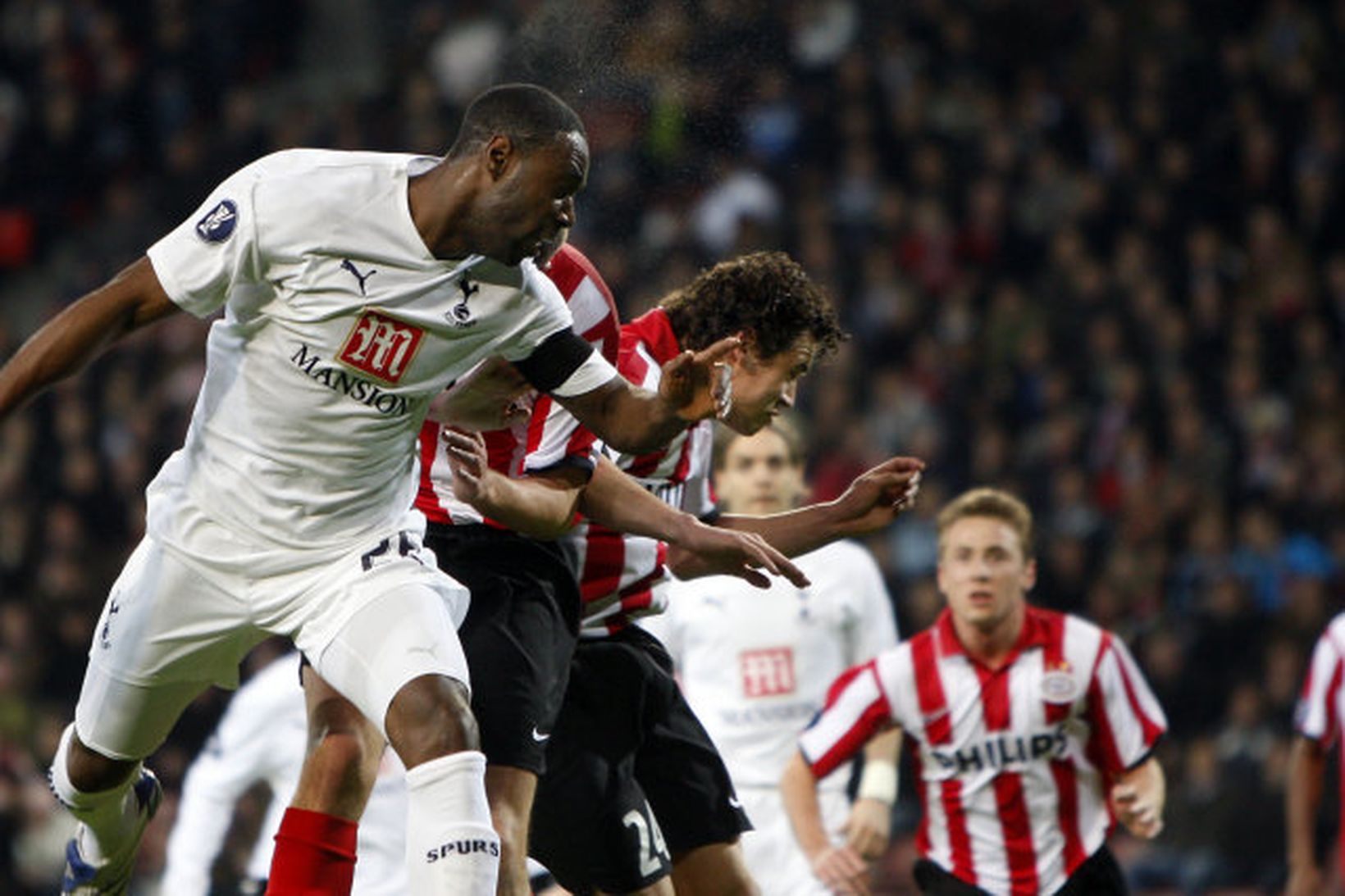 Ledley King er lykilmaður í vörn Tottenham.