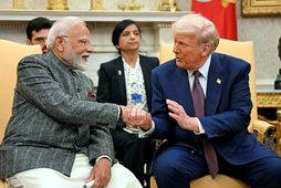 Forsætisráðherra Indlands Narendra Modi tekur í hönd Donalds Trumps Bandaríkjaforseta í febrúar.