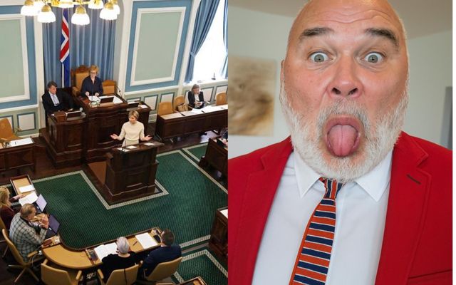 Logi Einarsson unnar framan í fólk.