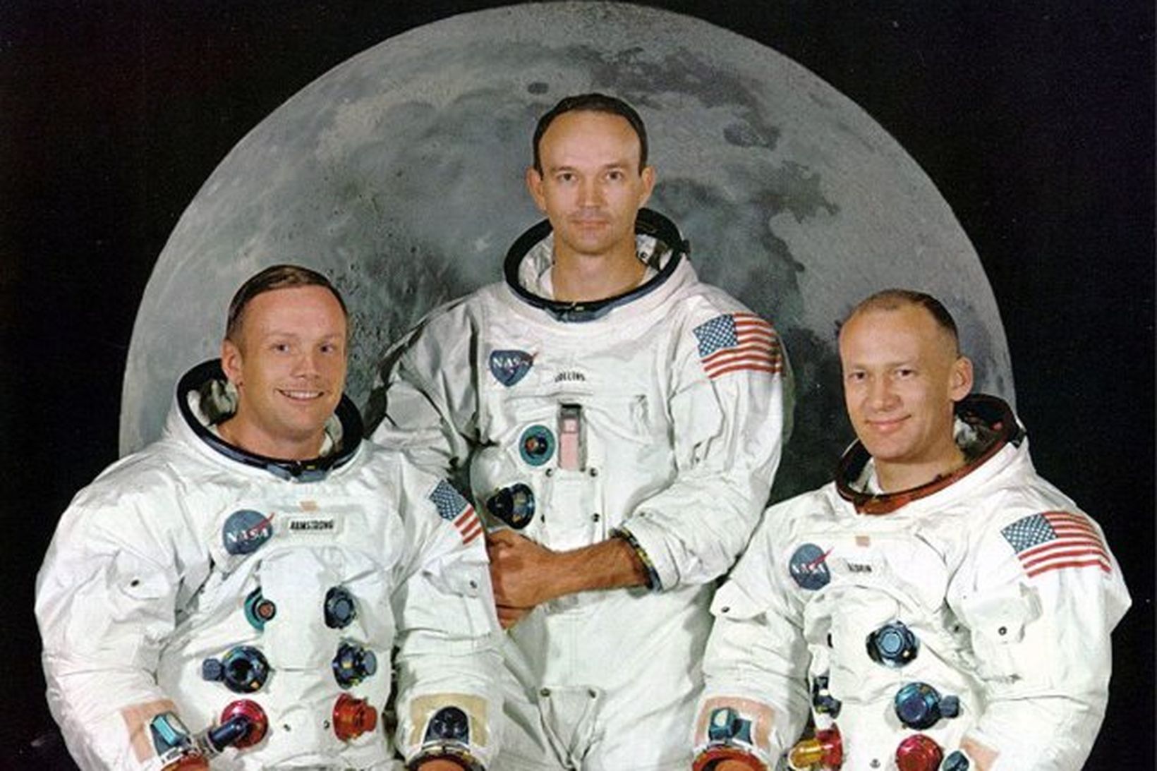 Neil Armstrong (t.v.) sést hér ásamt Michael Collins og Edward …