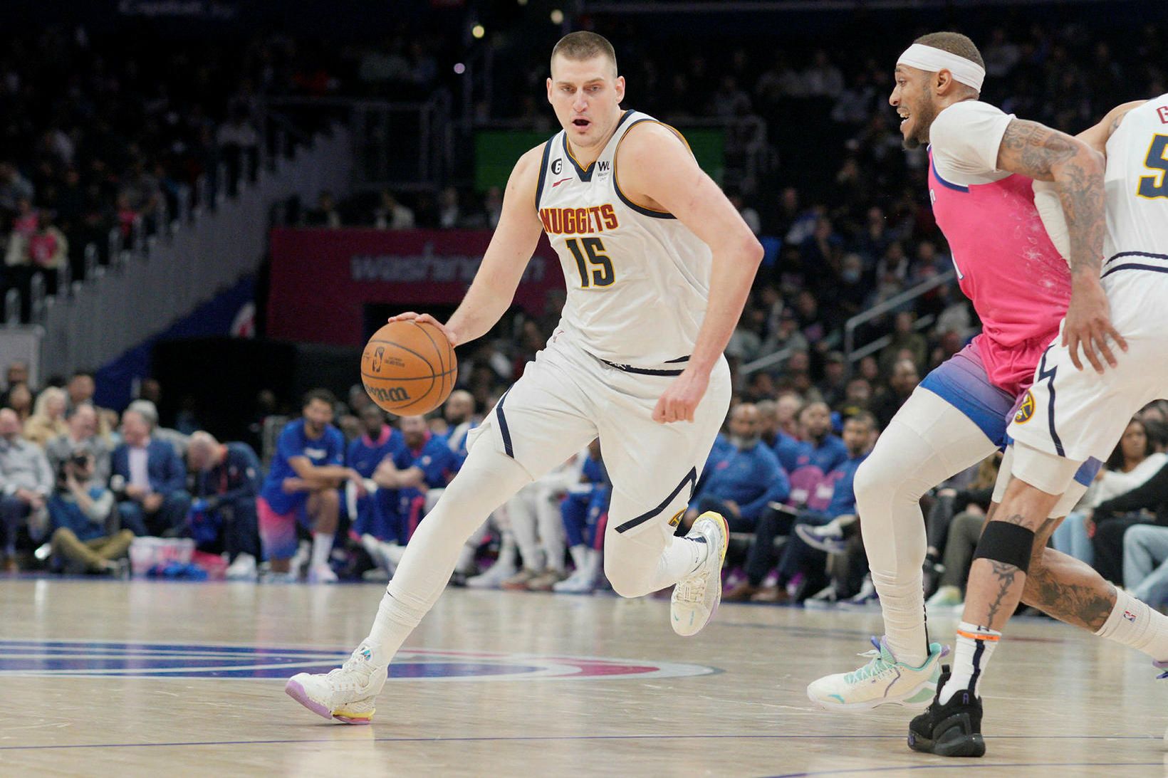 Serbinn Nikola Jokic hefur leikið frábærlega með Denver Nuggets í …