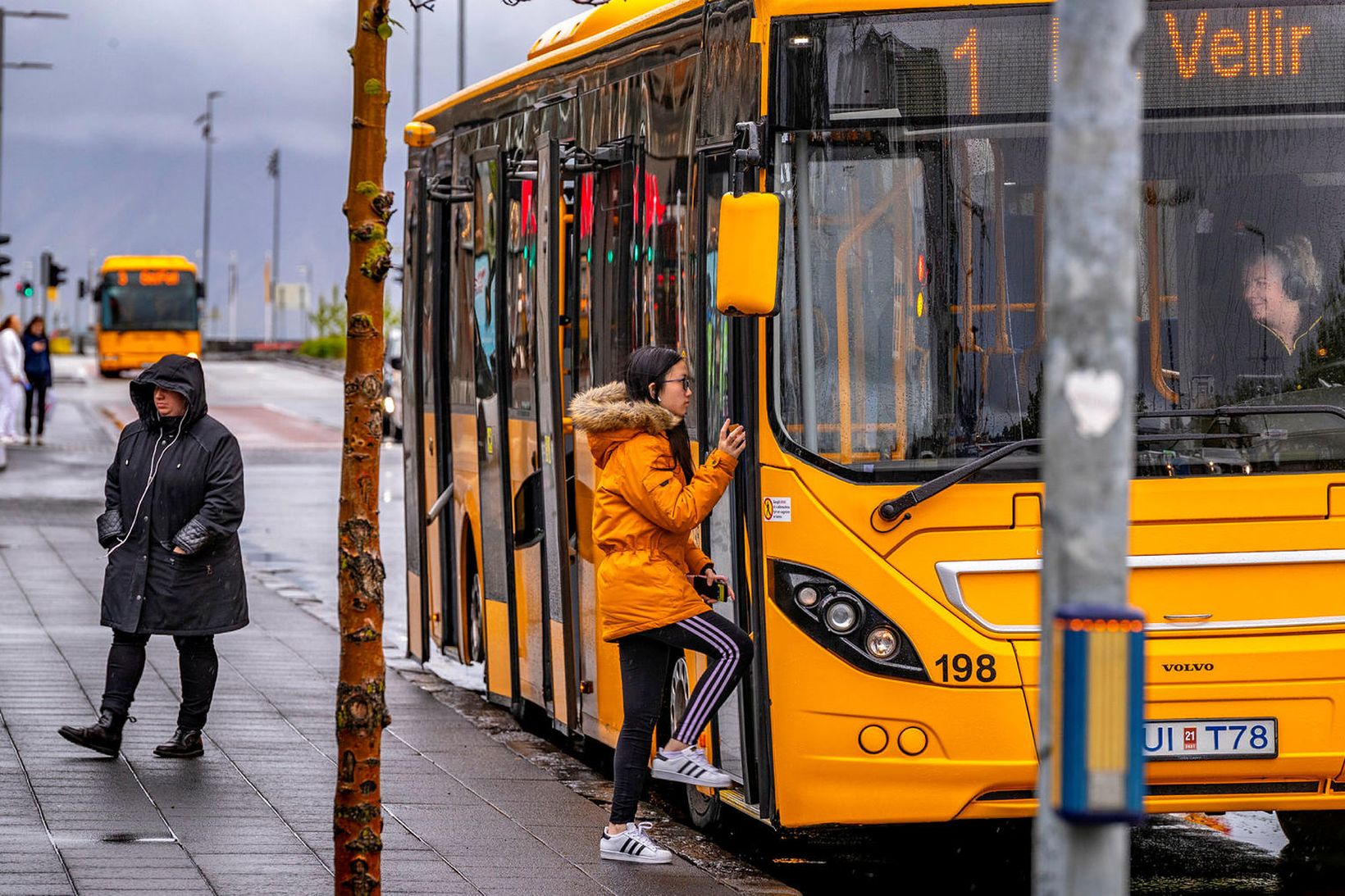 Leið 57 ekur á milli Reykjavíkur og Akureyrar.