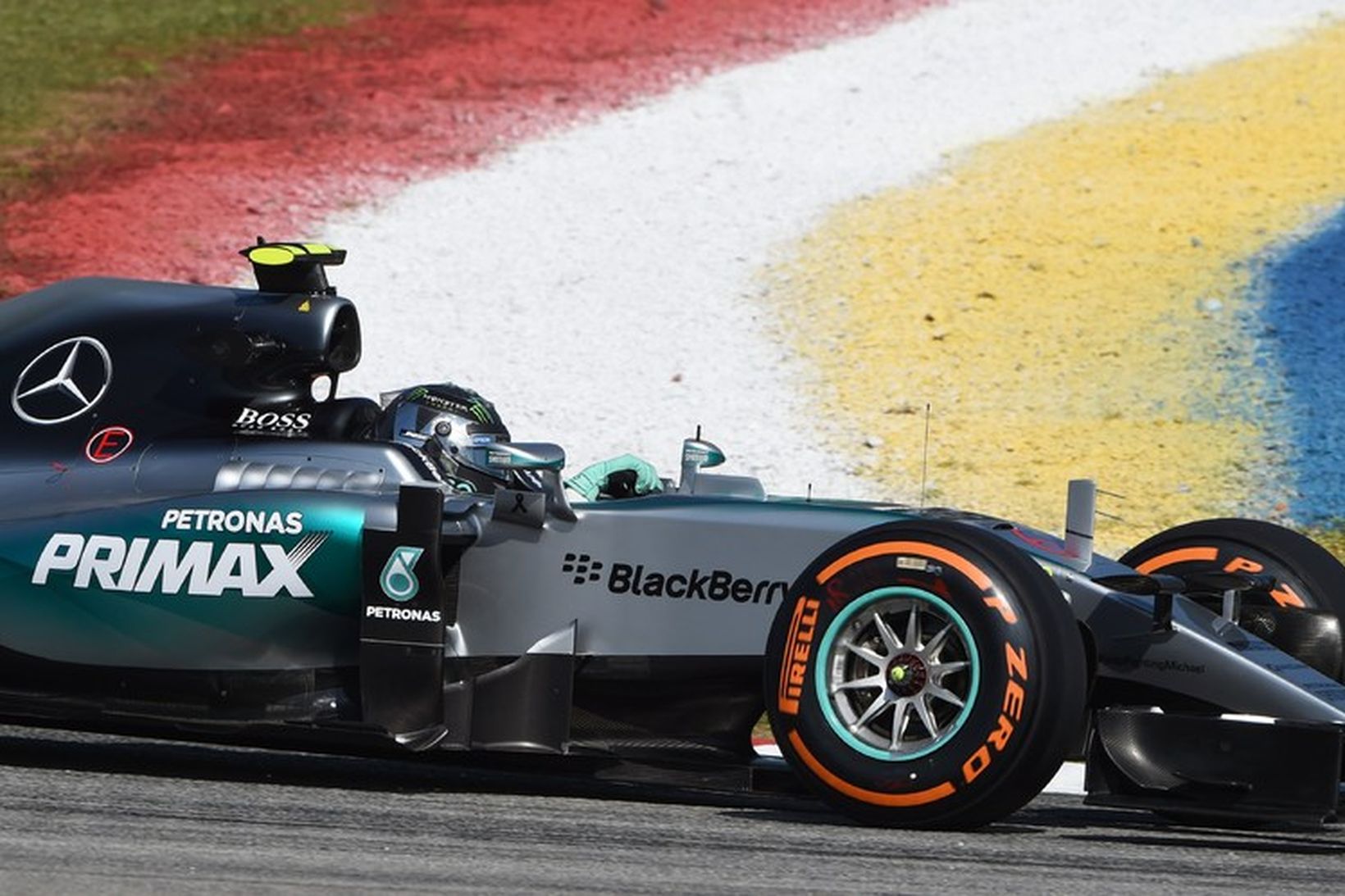 Nico Rosberg hjá Mercedes í beygju í Sepang en hann …