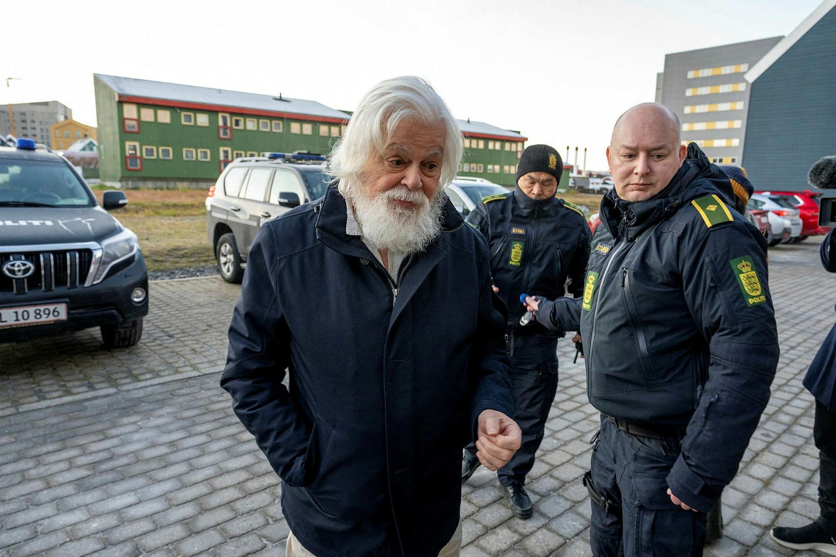 Paul Watson fyrir utan dómshús í Nuuk í byrjun október.