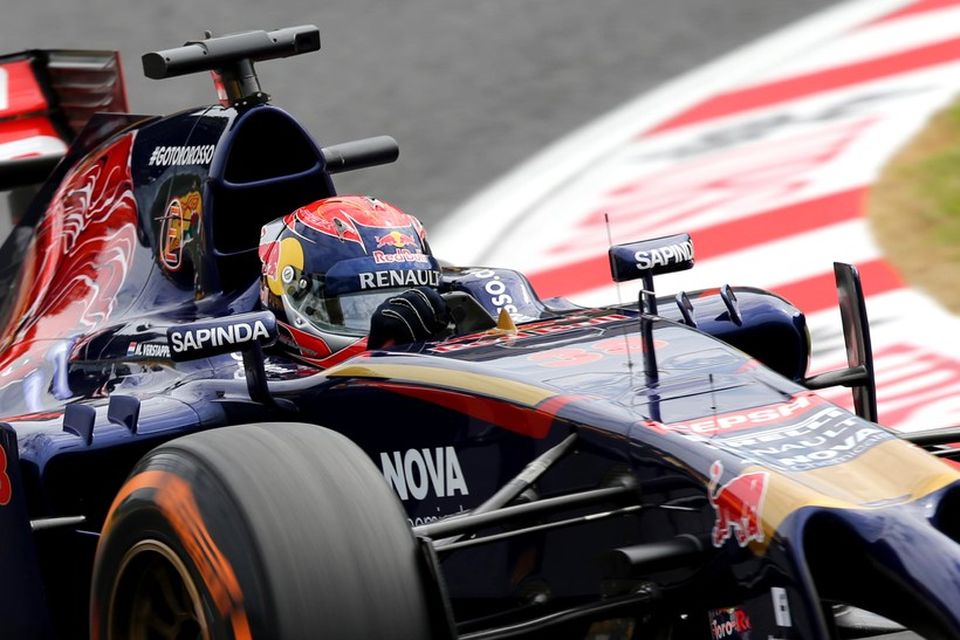 Max Verstappen á ferð á Toro Rosso bílnum í Suzuka.