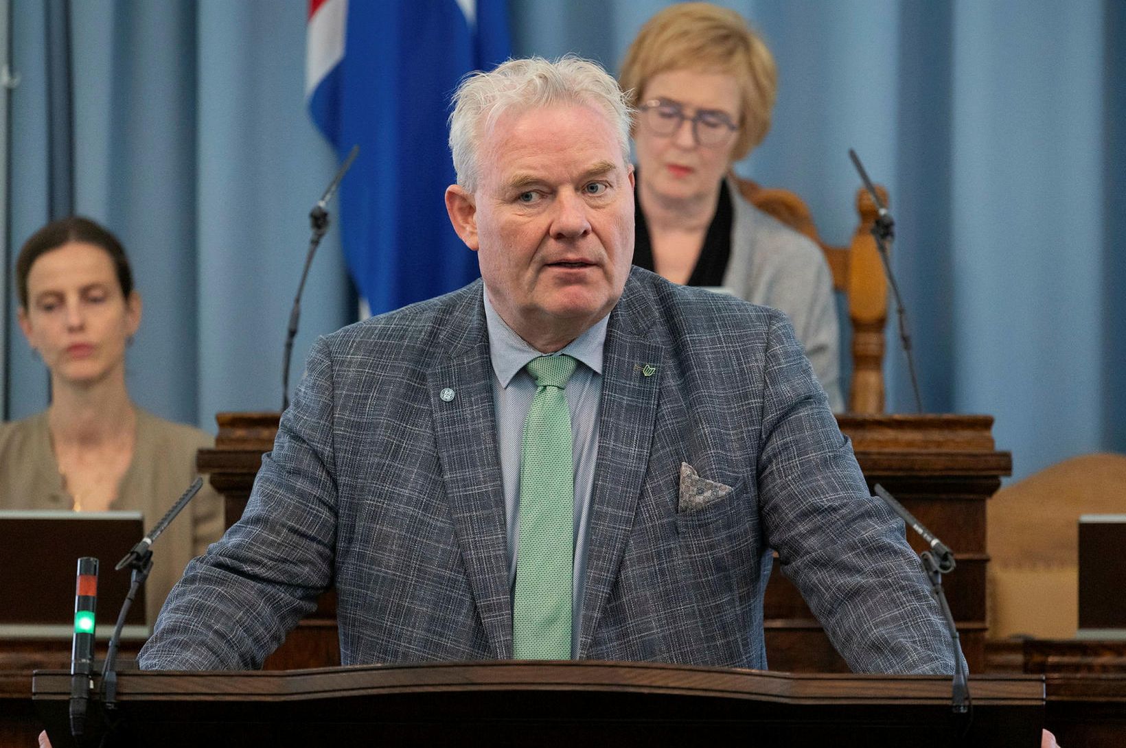 Hin full­komna lausn að all­ir séu jafn ósátt­ir
