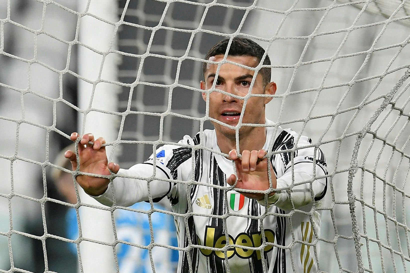 Cristiano Ronaldo fagnar marki sínu í gær.