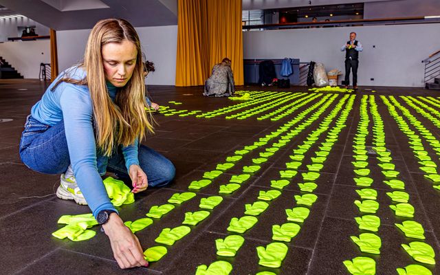 Hildur Björnsdóttir, borg­ar­full­trúi og odd­viti Sjálf­stæðis­flokks­ins í borg­ar­stjórn Reykja­vík­ur, leggur niður vettlinga í Ráðhúsinu í …