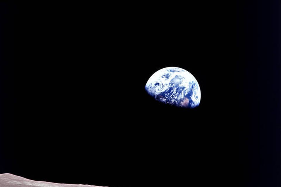 Ein frægasta myndin í sögu geimkönnunar var tekin í Apollo 8-leiðangrinum, fyrsta mannaða leiðangrinum sem …