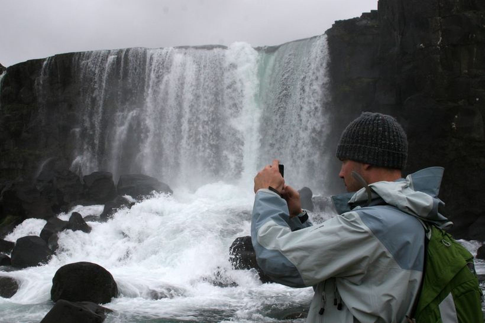 Rignt hefur eystra síðustu daga. Því er Öxarárfoss í yfirstærð …