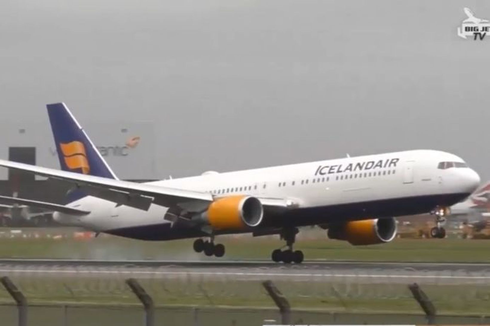 Lending vélar Icelandair er sögð ótrúleg á síðu Big Jet …