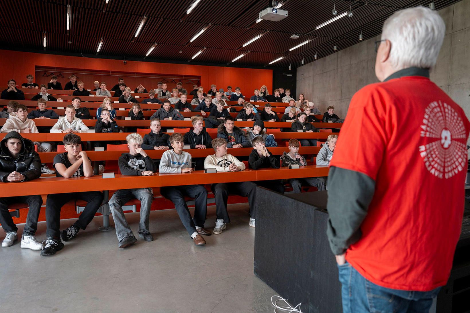Fyrirlestrar, verklegar æfingar og fróðleikur voru meðal sýningarefna í HR …