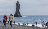 Erlendir ferðamenn við Reynisfjöru