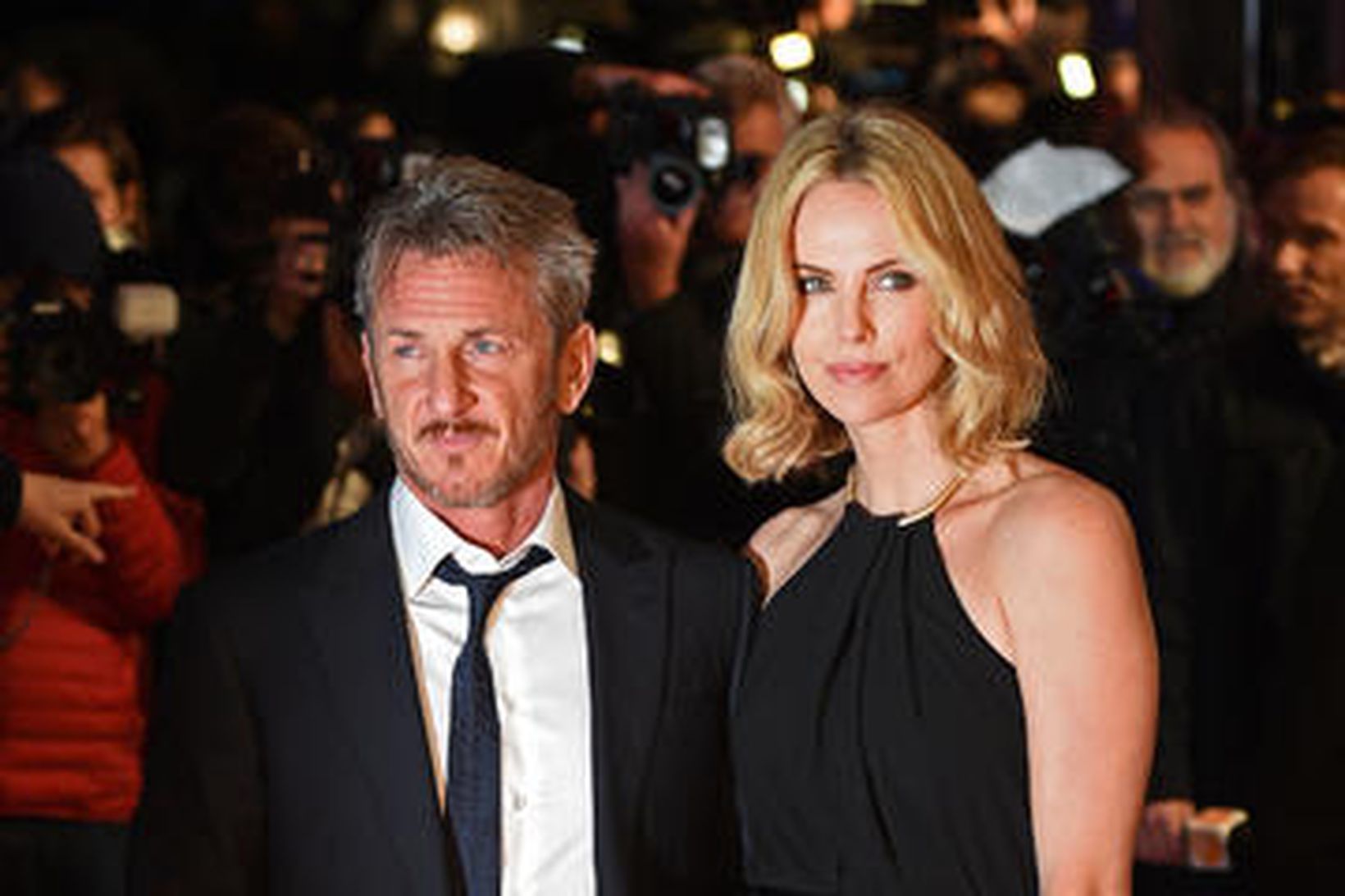 Sean Penn og Charlize Theron voru góðir vinir áður en …